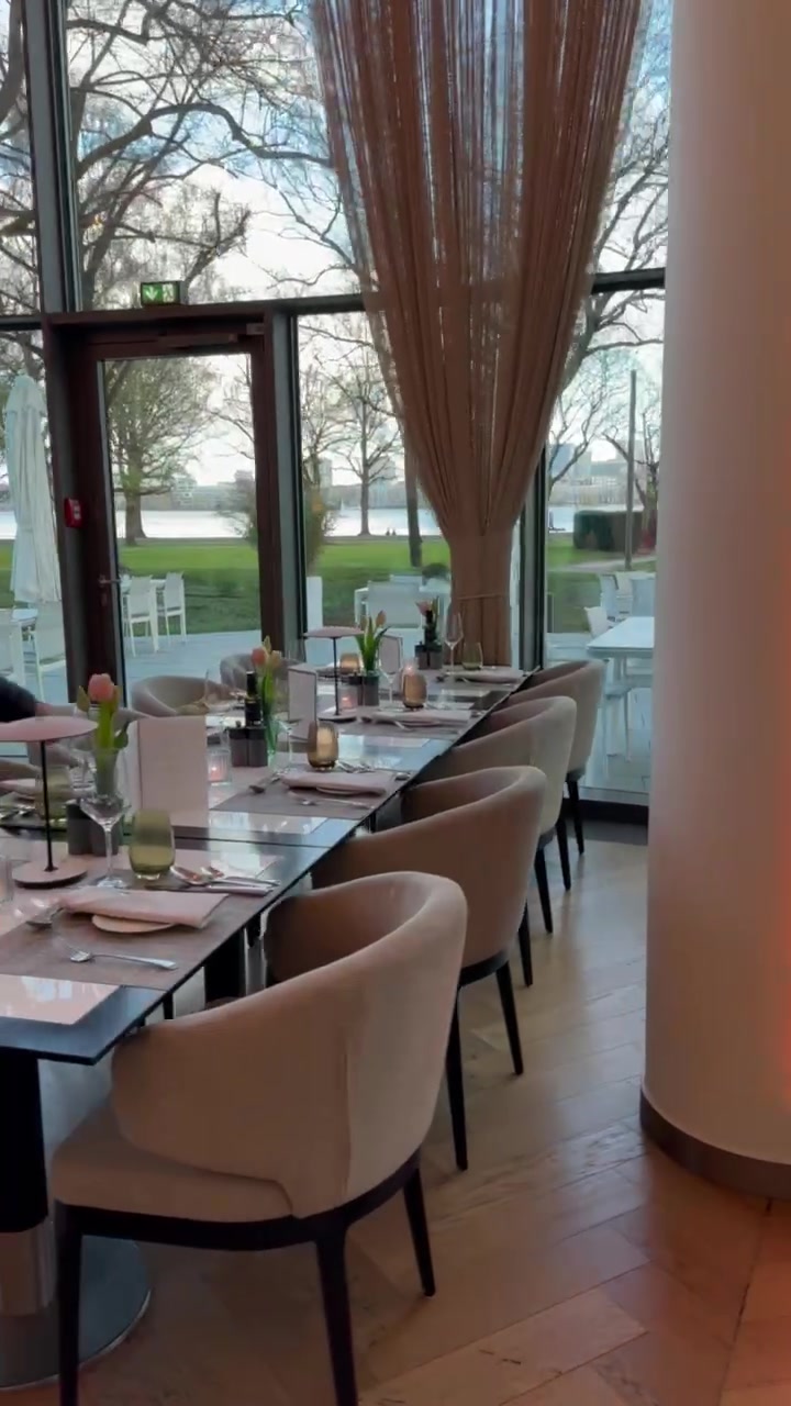 Hotel The Fontenay – Restaurant mit Blick auf die Außenalster